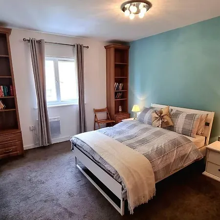 Specious Parkview Apartment, 4 Mins Walk To Underground Ilford Exterior photo