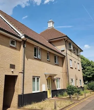 Specious Parkview Apartment, 4 Mins Walk To Underground Ilford Exterior photo