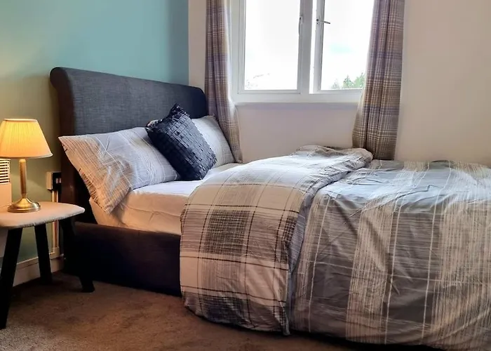 Specious Parkview Apartment, 4 Mins Walk To Underground