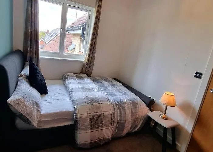 Specious Parkview Apartment, 4 Mins Walk To Underground