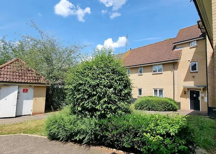 Specious Parkview Apartment, 4 Mins Walk To Underground