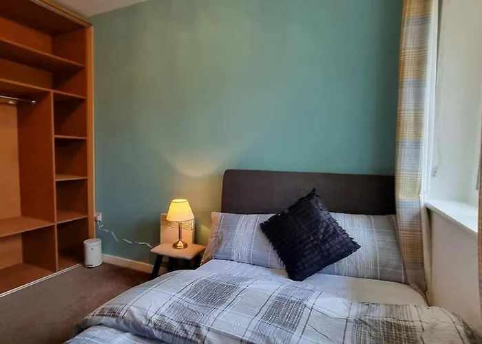 Specious Parkview Apartment, 4 Mins Walk To Underground