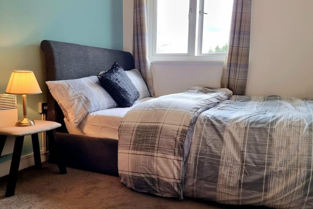 Specious Parkview Apartment, 4 Mins Walk To Underground Apartment