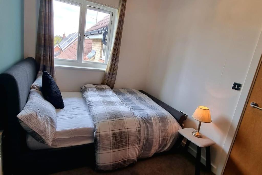 Specious Parkview Apartment, 4 Mins Walk To Underground * Ilford