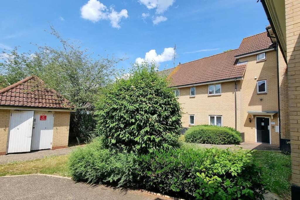 Apartment Specious Parkview Apartment, 4 Mins Walk To Underground Ilford
