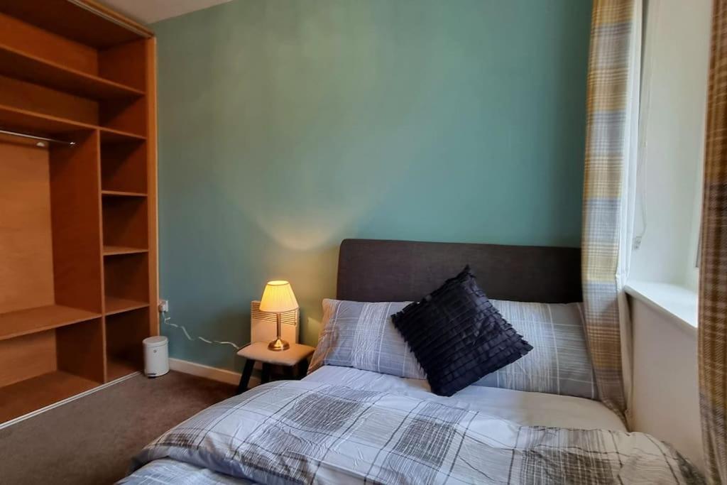 Specious Parkview Apartment, 4 Mins Walk To Underground Apartment *