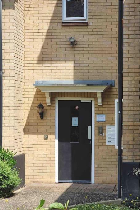 Specious Parkview Apartment, 4 Mins Walk To Underground