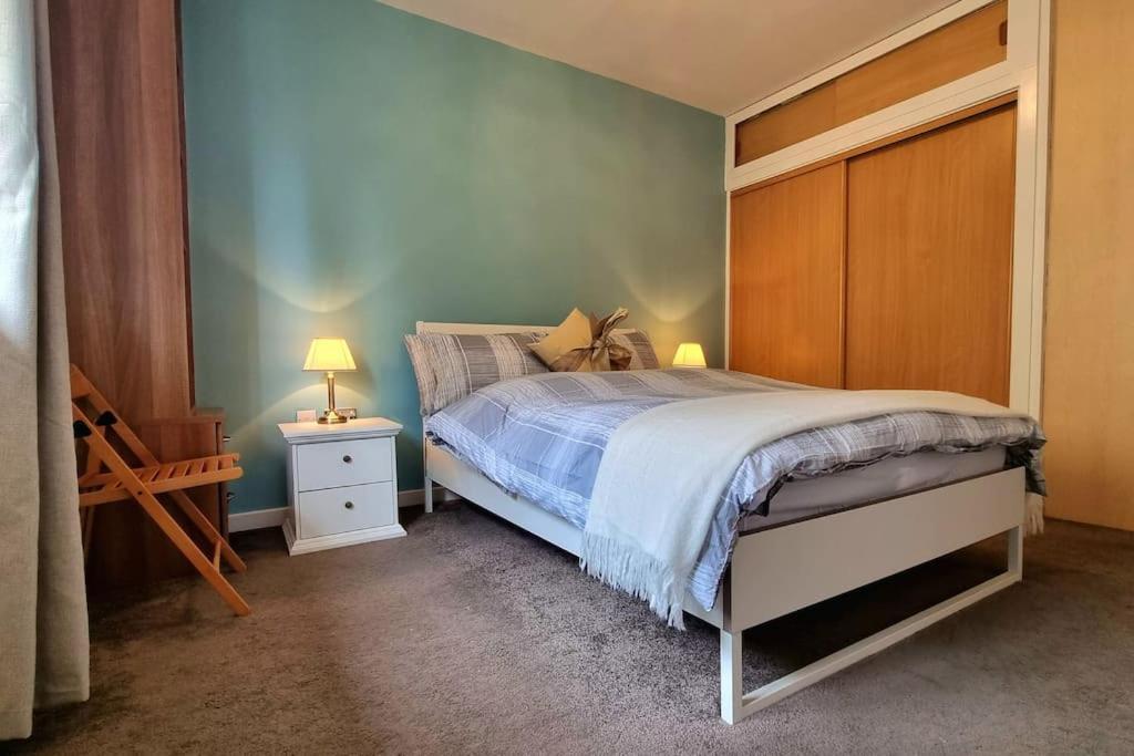Apartment Specious Parkview Apartment, 4 Mins Walk To Underground